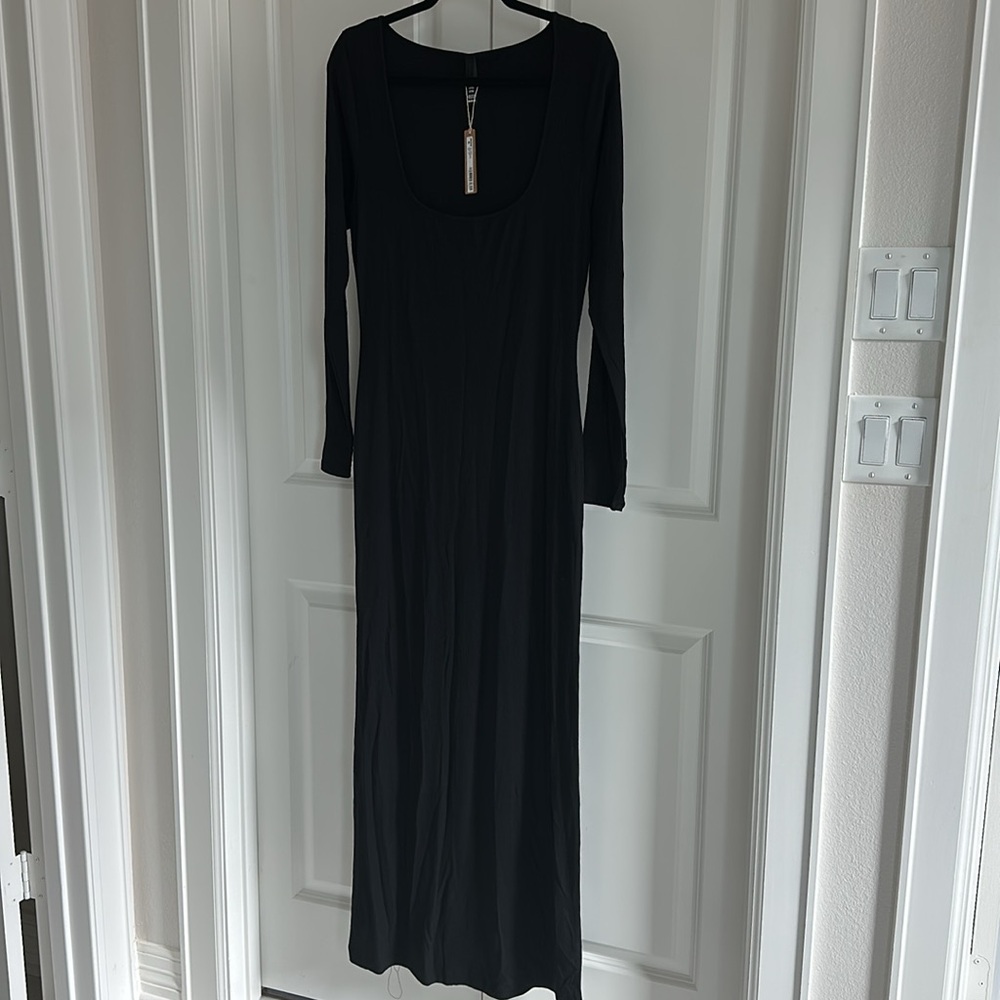NWT Skims Long Sleeved, Maxi Dress with Deep Square Neckline Color Black Size 2x - Picture 5 of 11